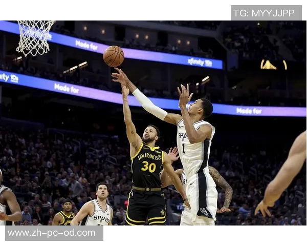 勇士与马刺第二场激战回顾球员表现与战术分析全景展现